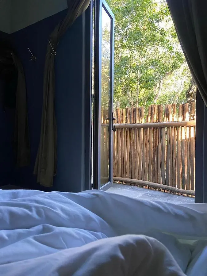 Loba Tulum Male Only Bed & Breakfast