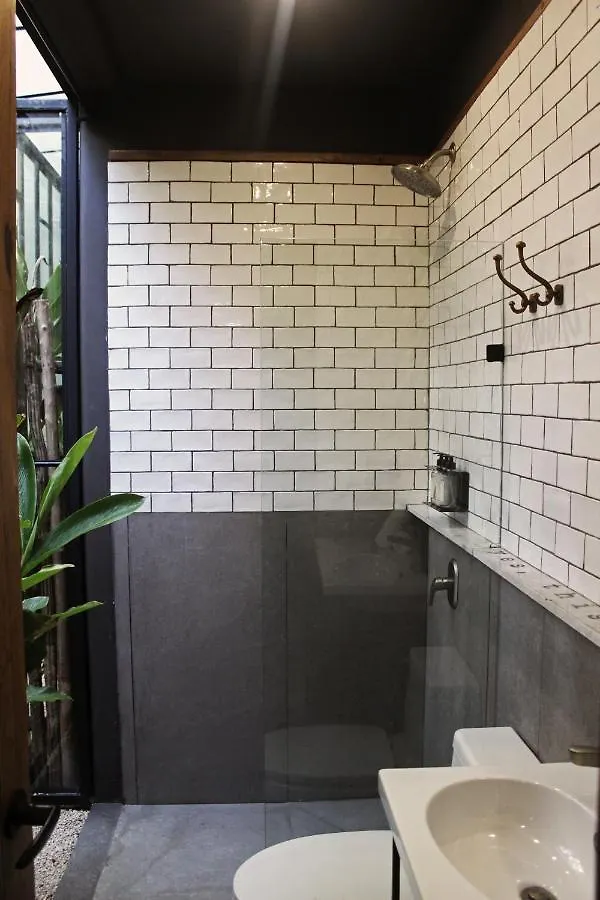Loba Tulum Male Only Bed & Breakfast