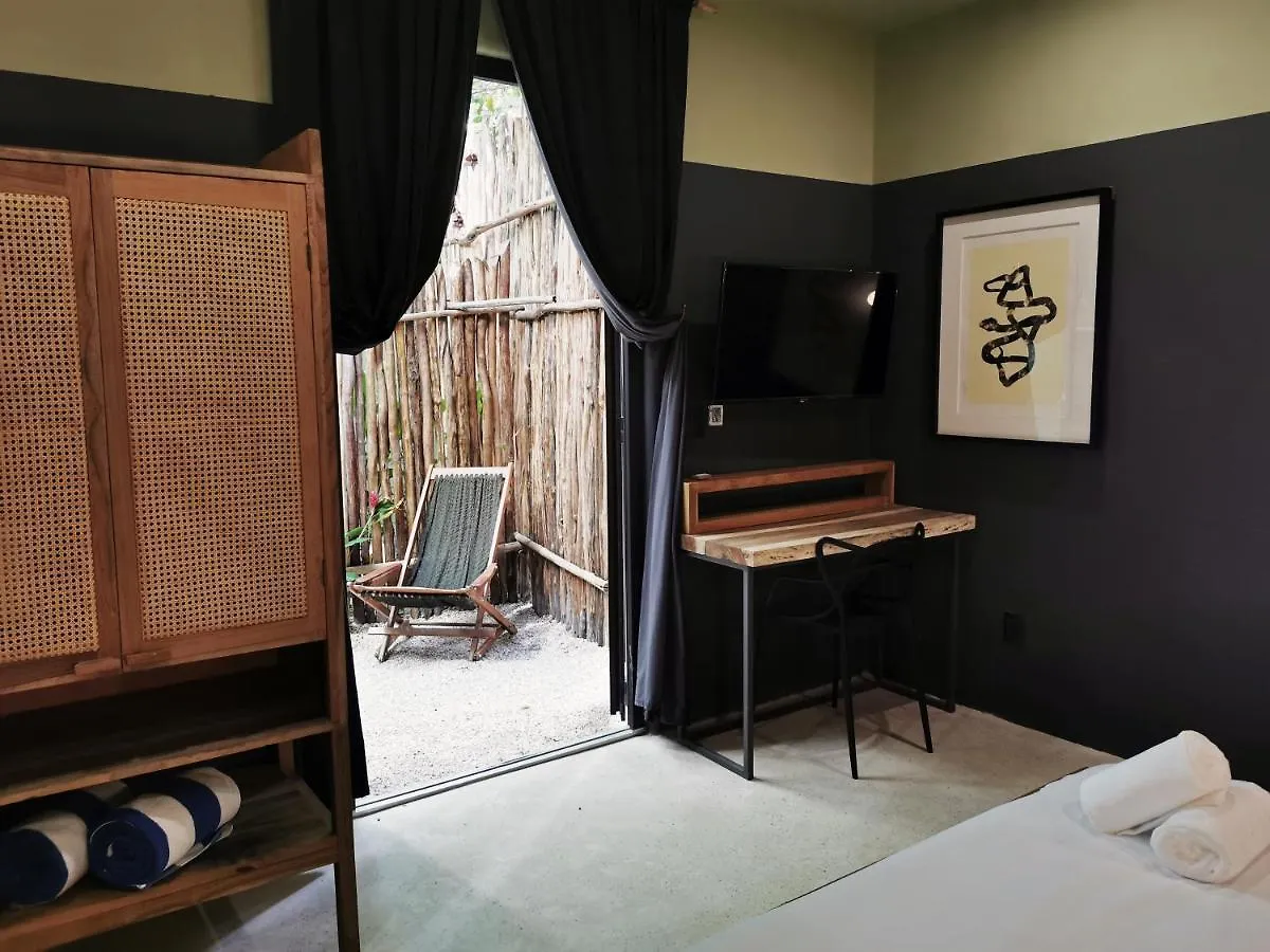 Loba Tulum Male Only Bed & Breakfast