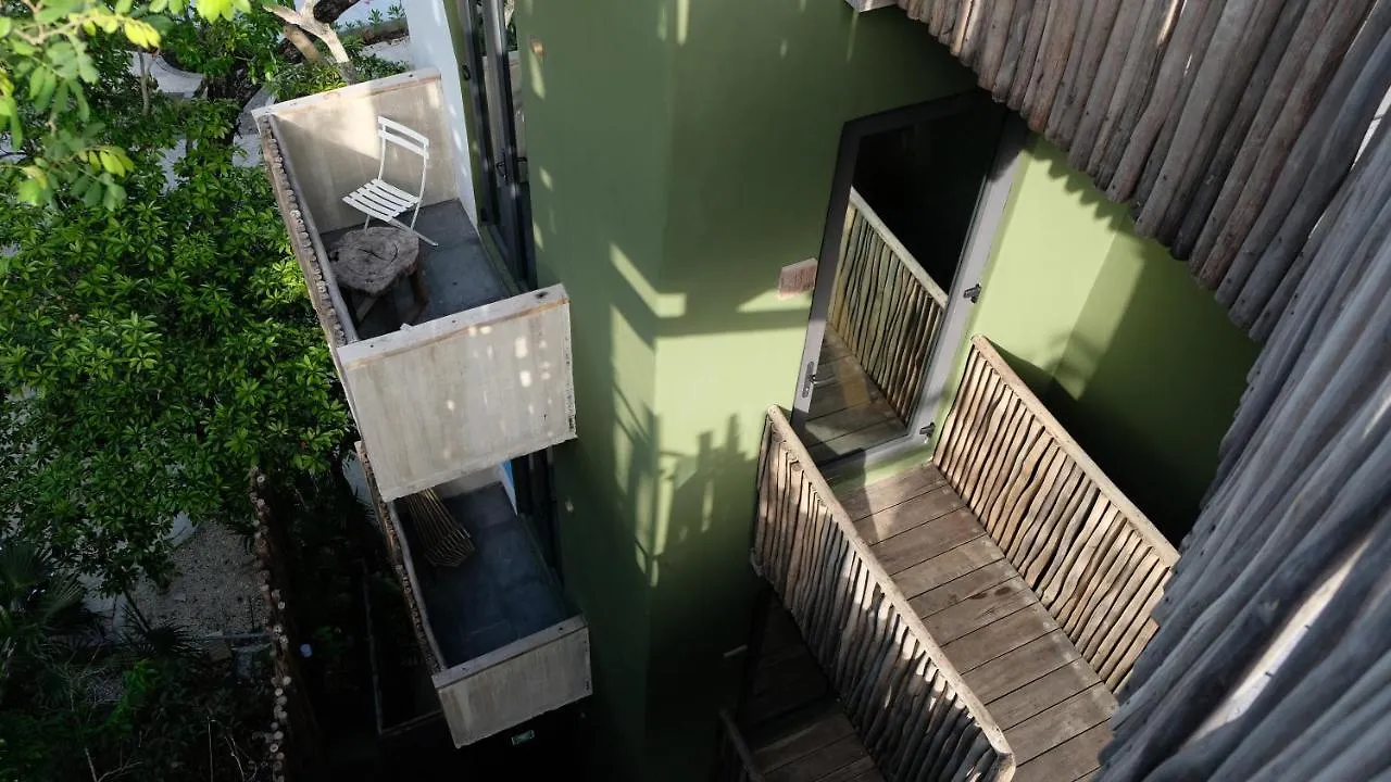 Loba Tulum Male Only Bed & Breakfast