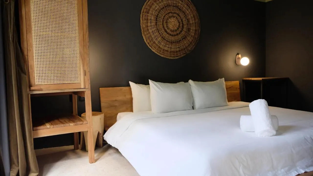 Loba Tulum Male Only Bed & Breakfast 4*,