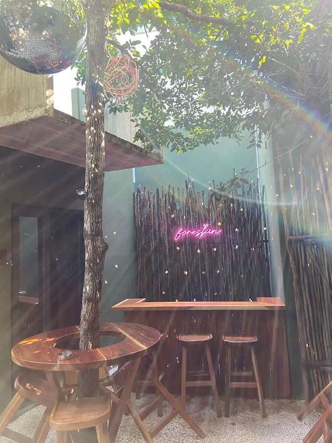 Loba Tulum Male Only Bed & Breakfast