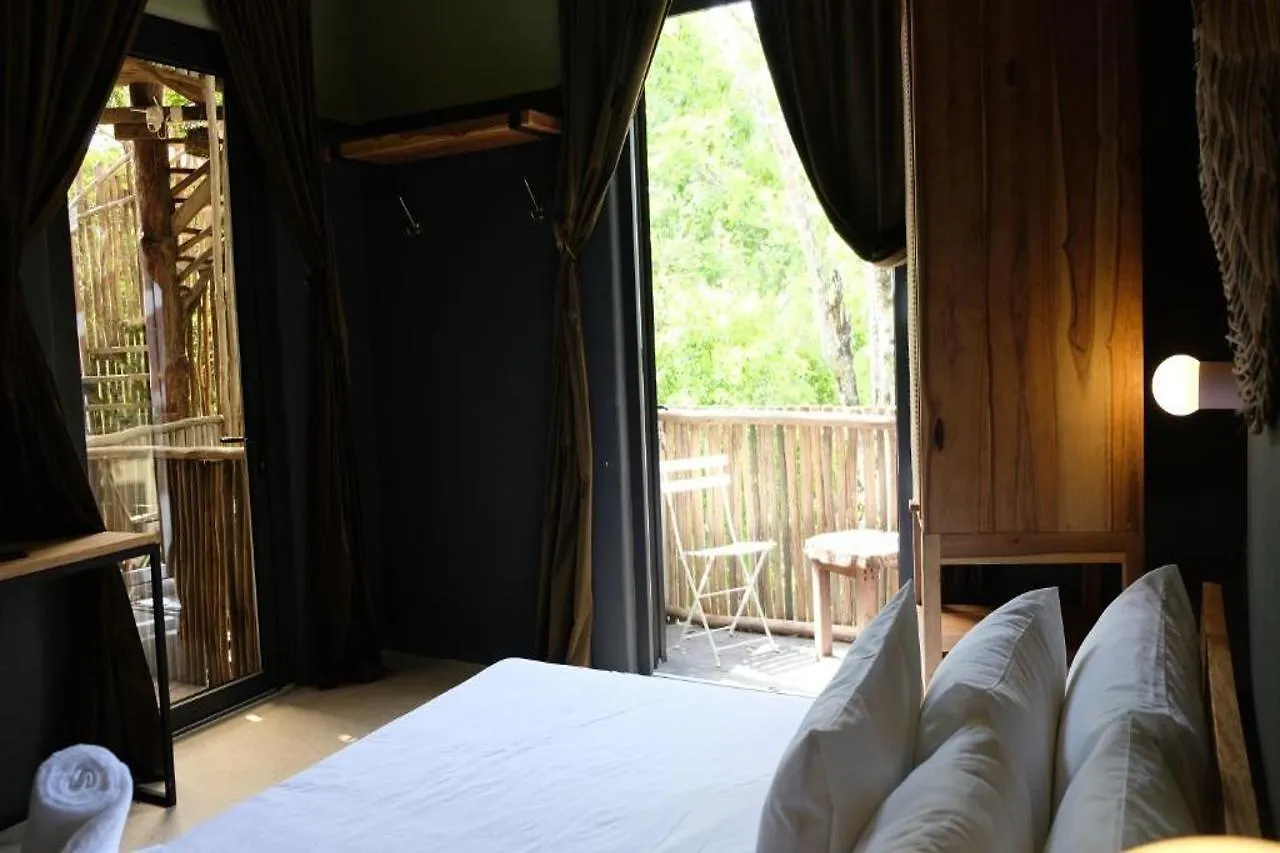 Loba Tulum Male Only Bed & Breakfast