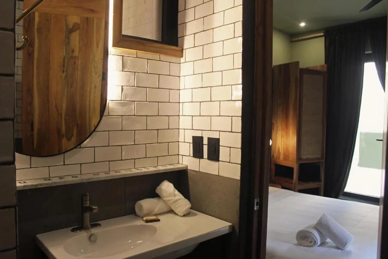 Loba Tulum Male Only Bed & Breakfast